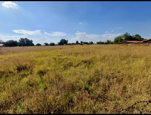 1,400M² VACANT LAND FOR SALE IN KOOKRUS